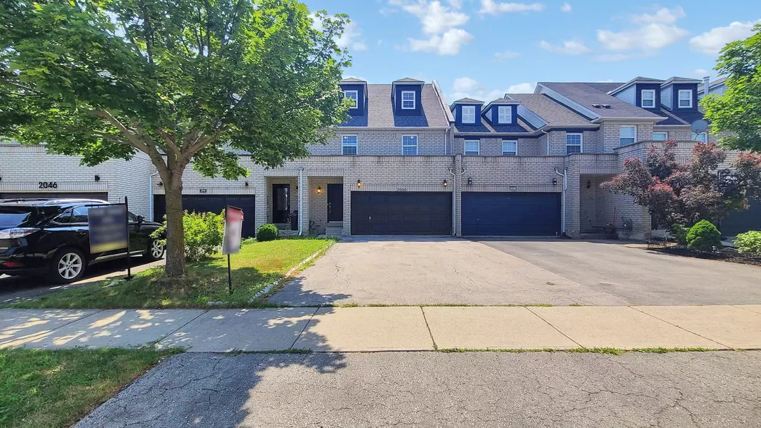 2050 WHITE DOVE CIR, Oakville, ON L6M 3R7