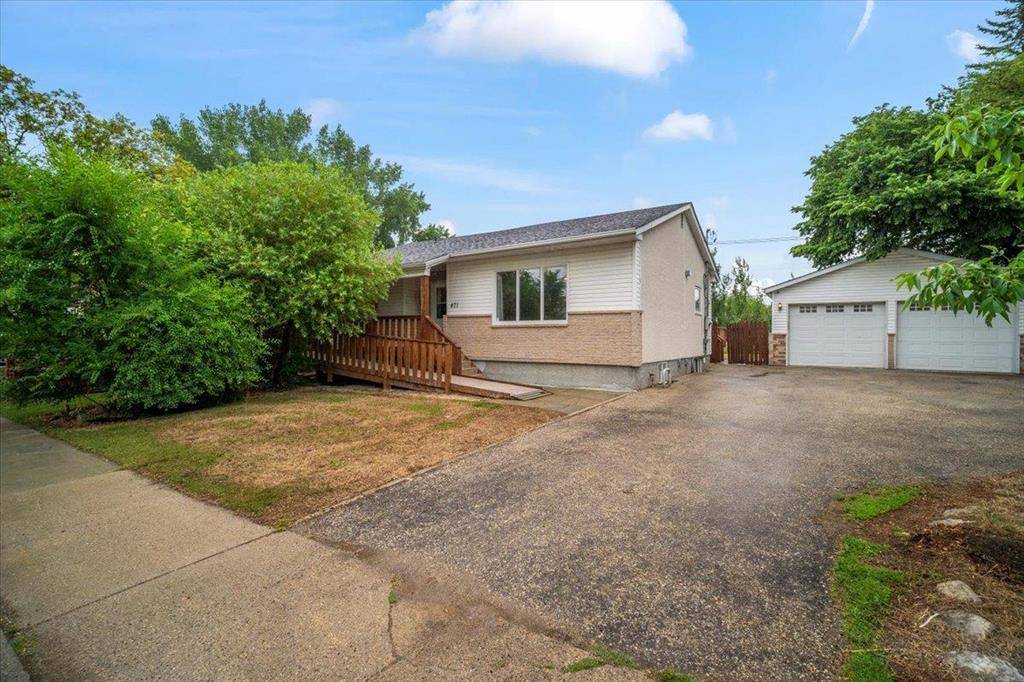 471 St Charles ST, Winnipeg, MB R3K 1T9