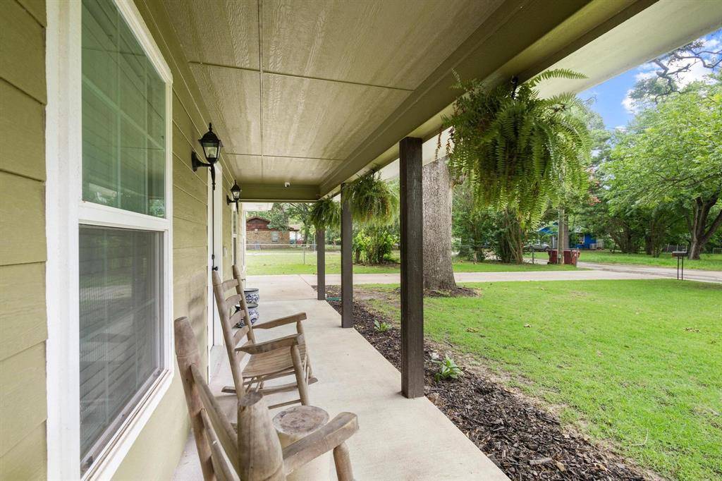 Bonham, TX 75418,107 S Main Street