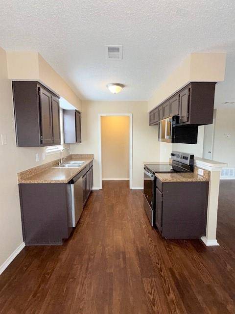 Mansfield, TX 76063,604 Kings Way Drive #C
