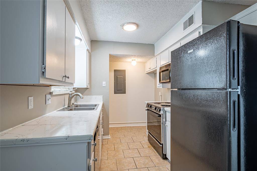 Saginaw, TX 76179,400 Cambridge Drive #402