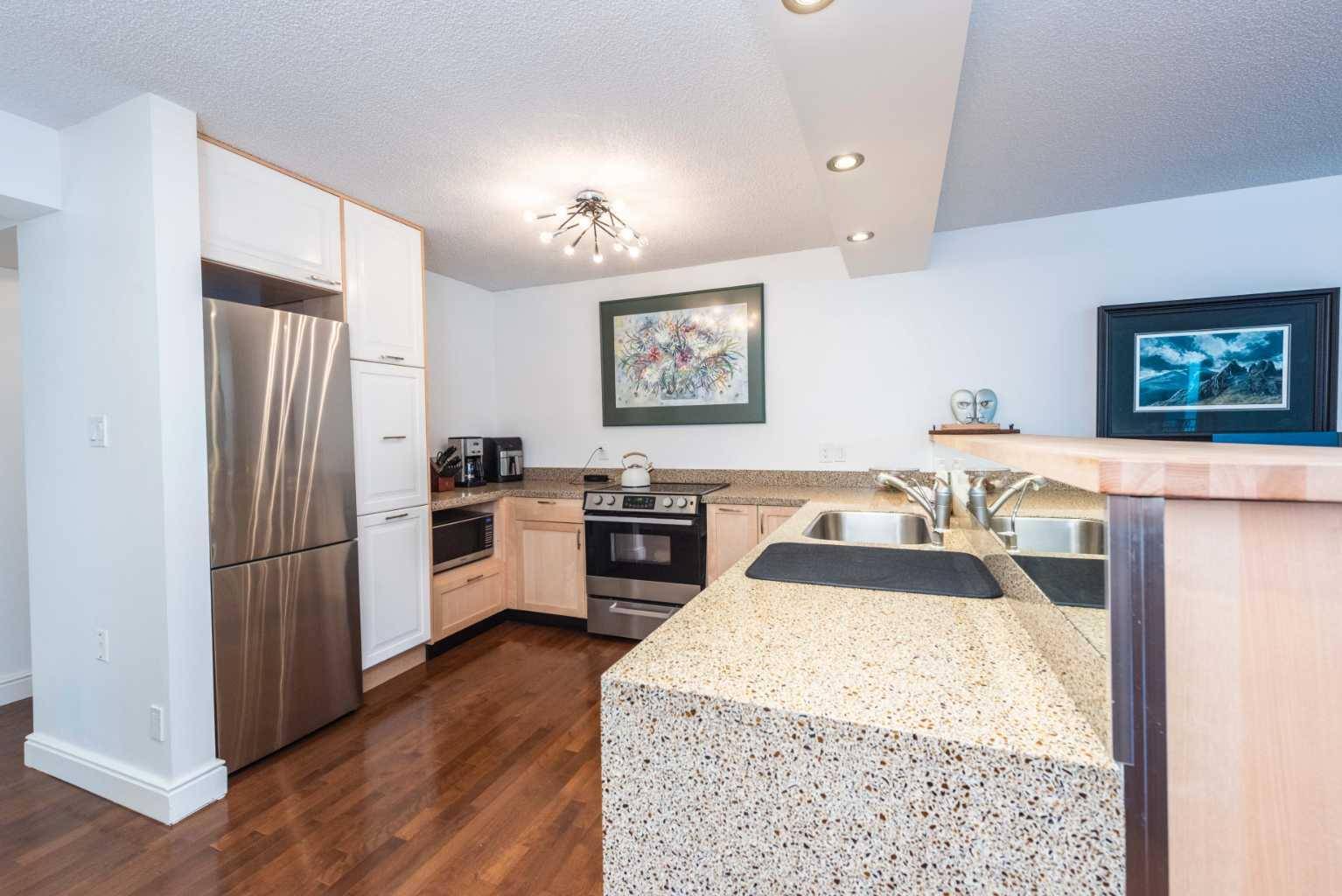 Calgary, AB T2P 4X2,400 Eau Claire AVE SW #8402