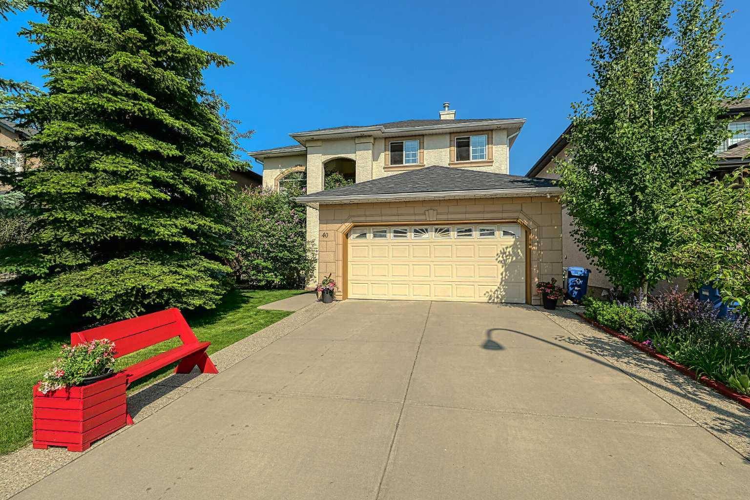 40 Royal Highland CT Northwest, Calgary, AB T3G 4Y2
