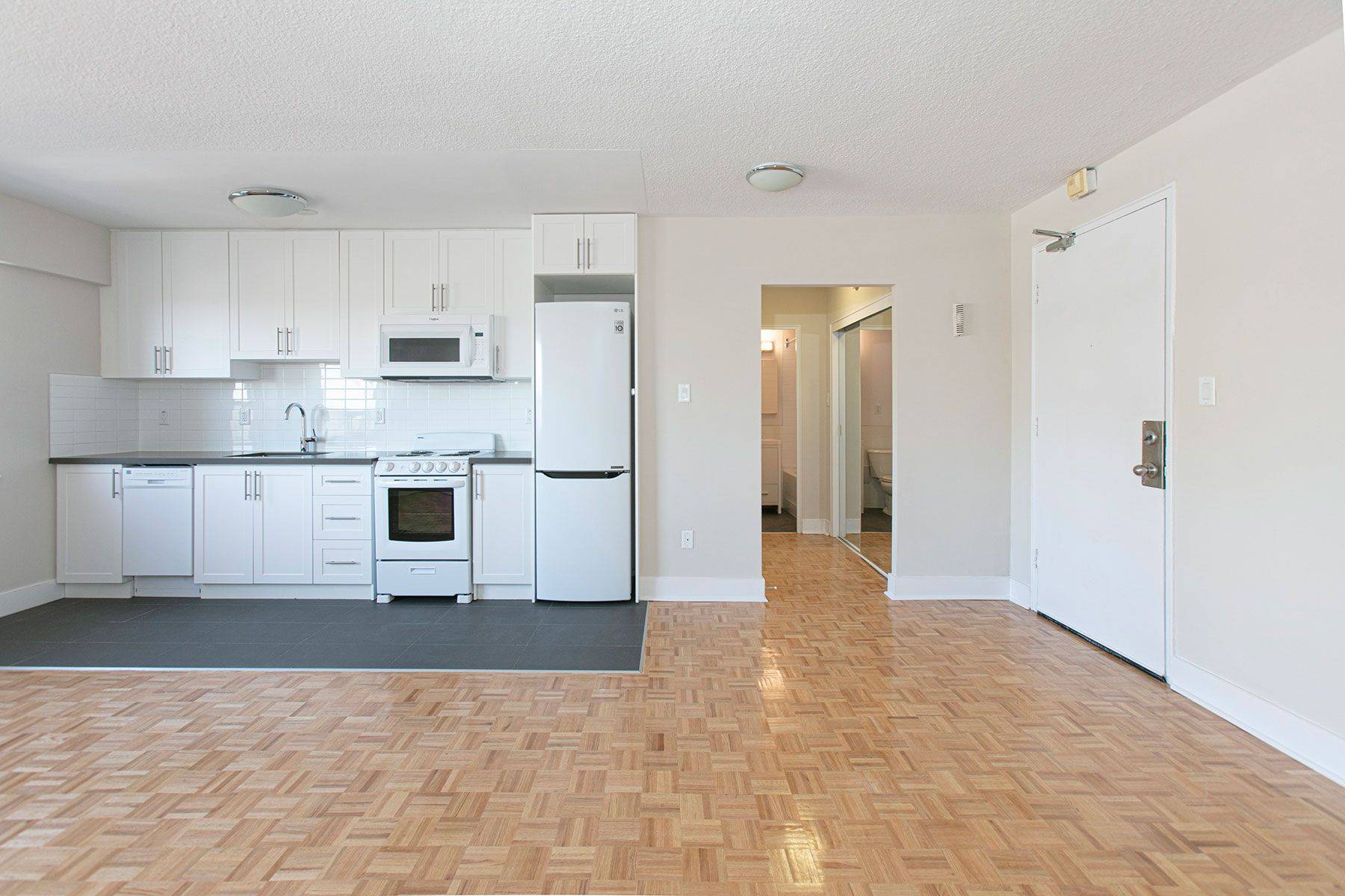 Toronto C02, ON M4V 1Z8,95 Lawton BLVD #506