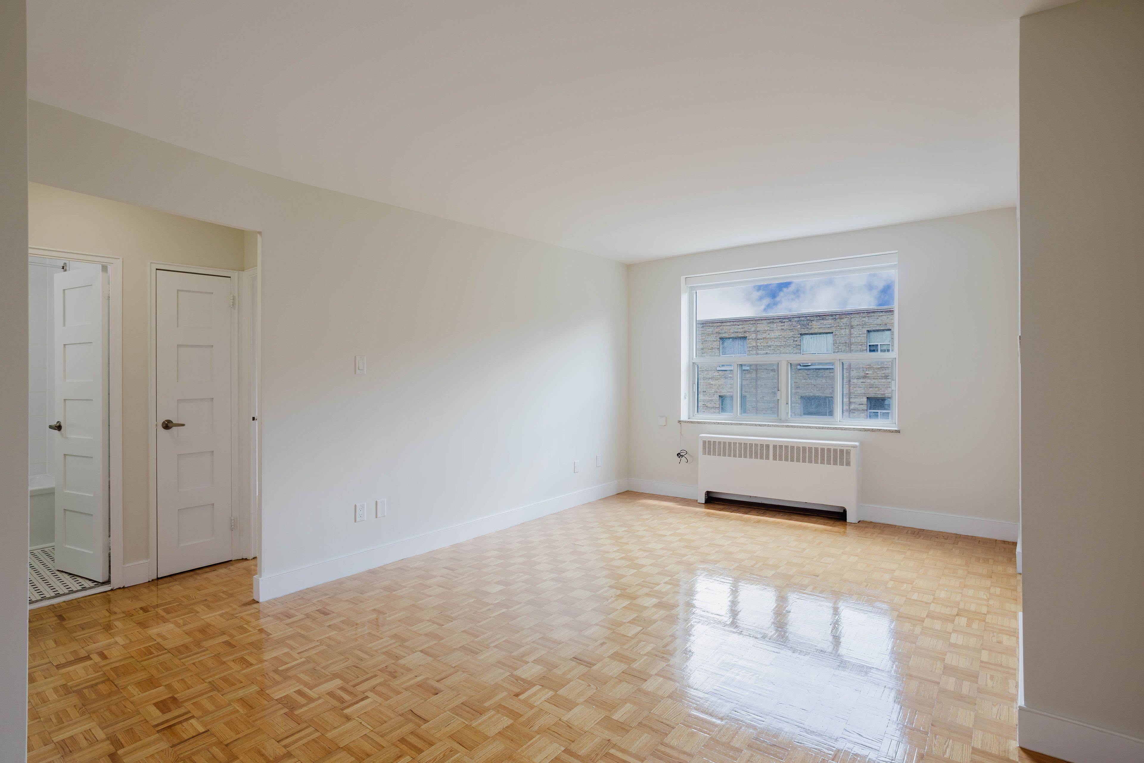 Toronto C11, ON M4G 2Z9,1291 Bayview AVE #405