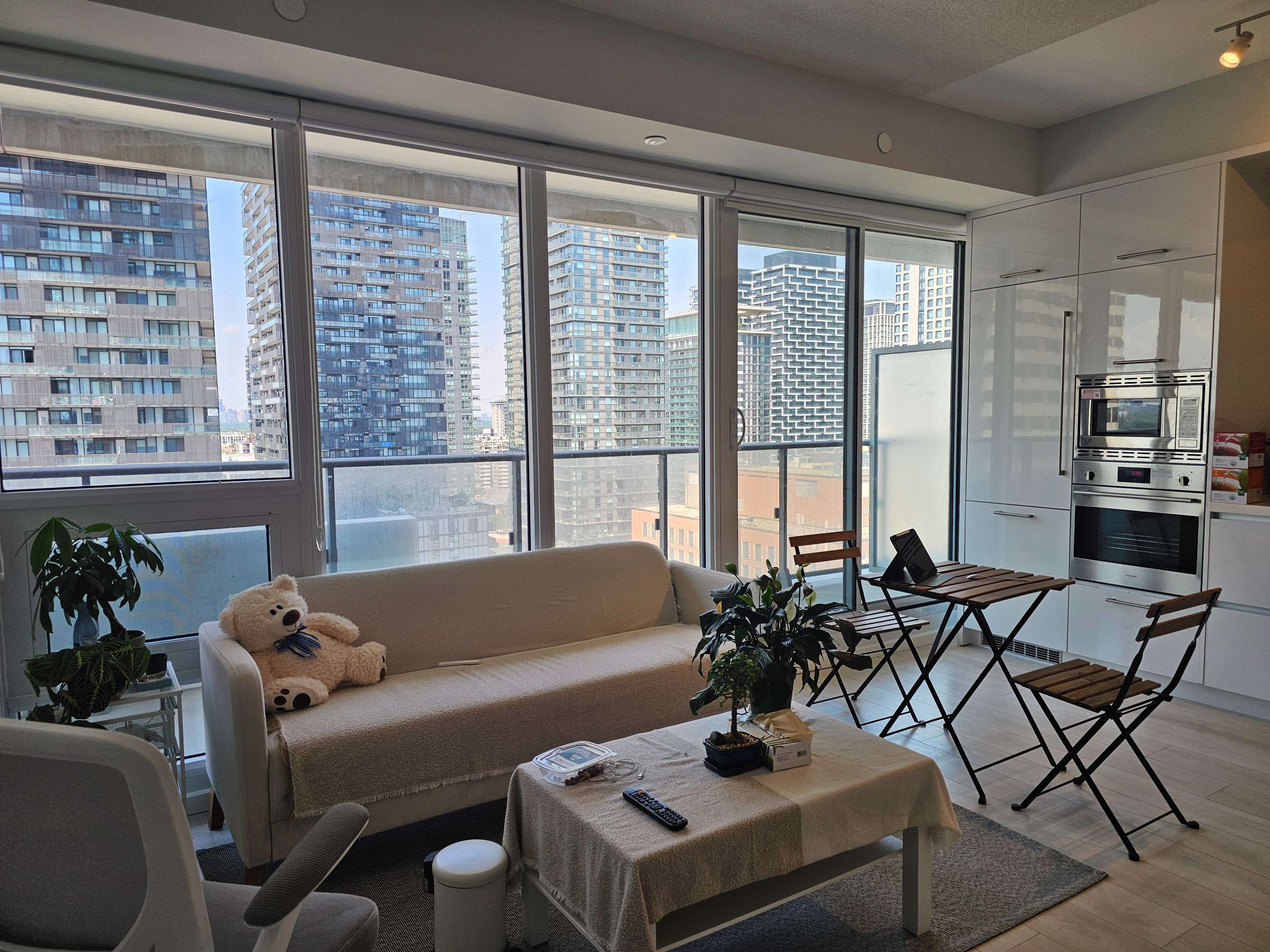 2221 Yonge ST #1901, Toronto C10, ON M4S 0B8