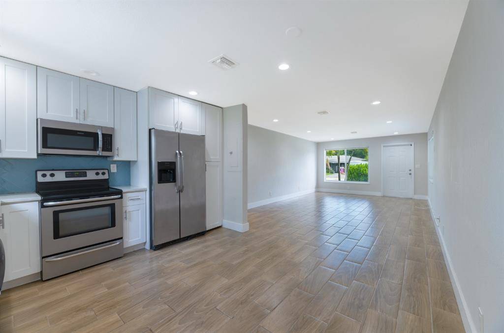 Oakland Park, FL 33334,361 NE 43rd Ct