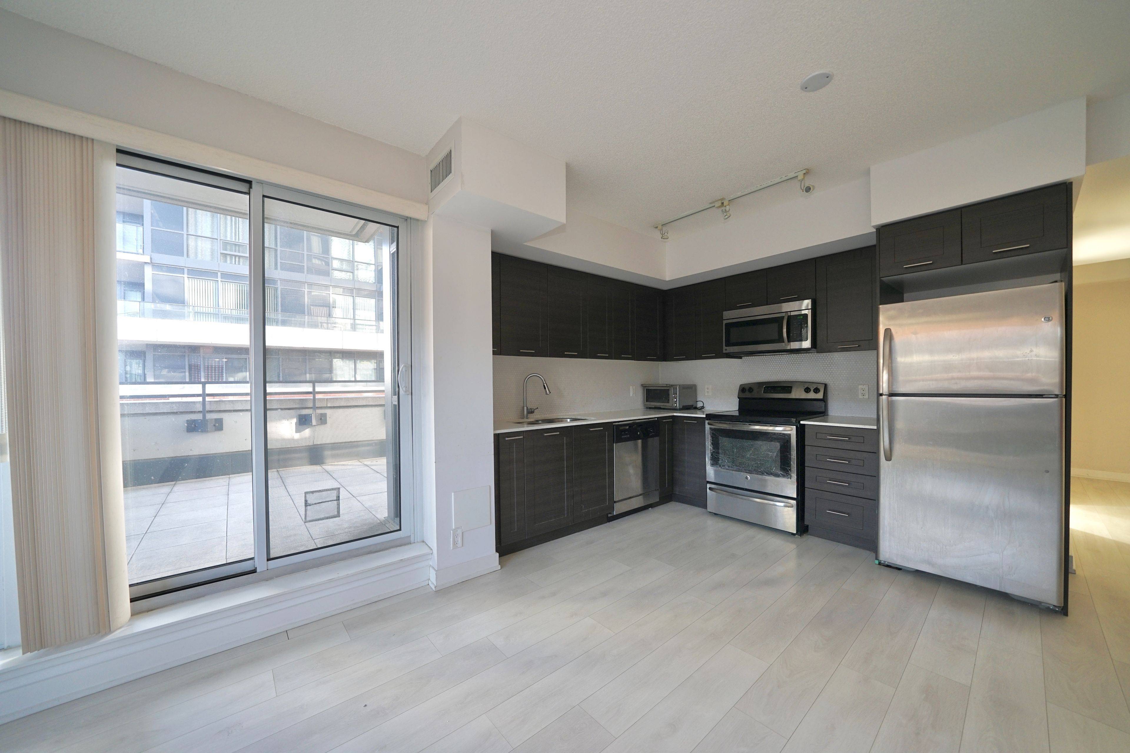 Toronto W06, ON M8Y 3H8,2220 Lake Shore BLVD W #311