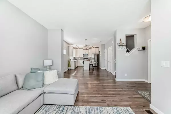 13 Sunrise WAY,  Cochrane,  AB T4C 2S4