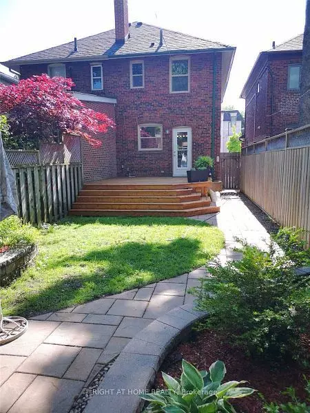 Toronto C04, ON M5M 3C4,61 Unsworth AVE
