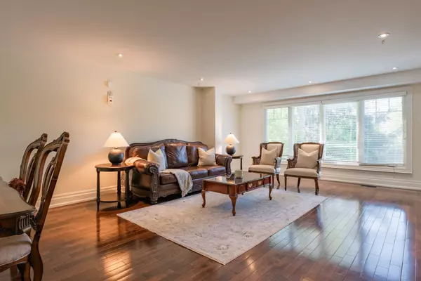 Mississauga, ON L5H 4E8,1034 Lakeshore RD W