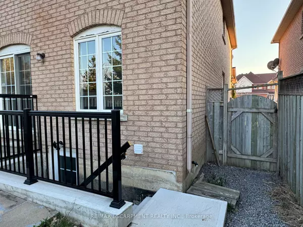 Brampton, ON L6X 5A2,46 Stirrup CT