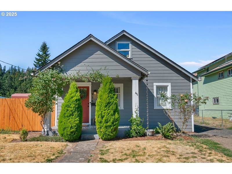 936 S WATER ST, Silverton, OR 97381