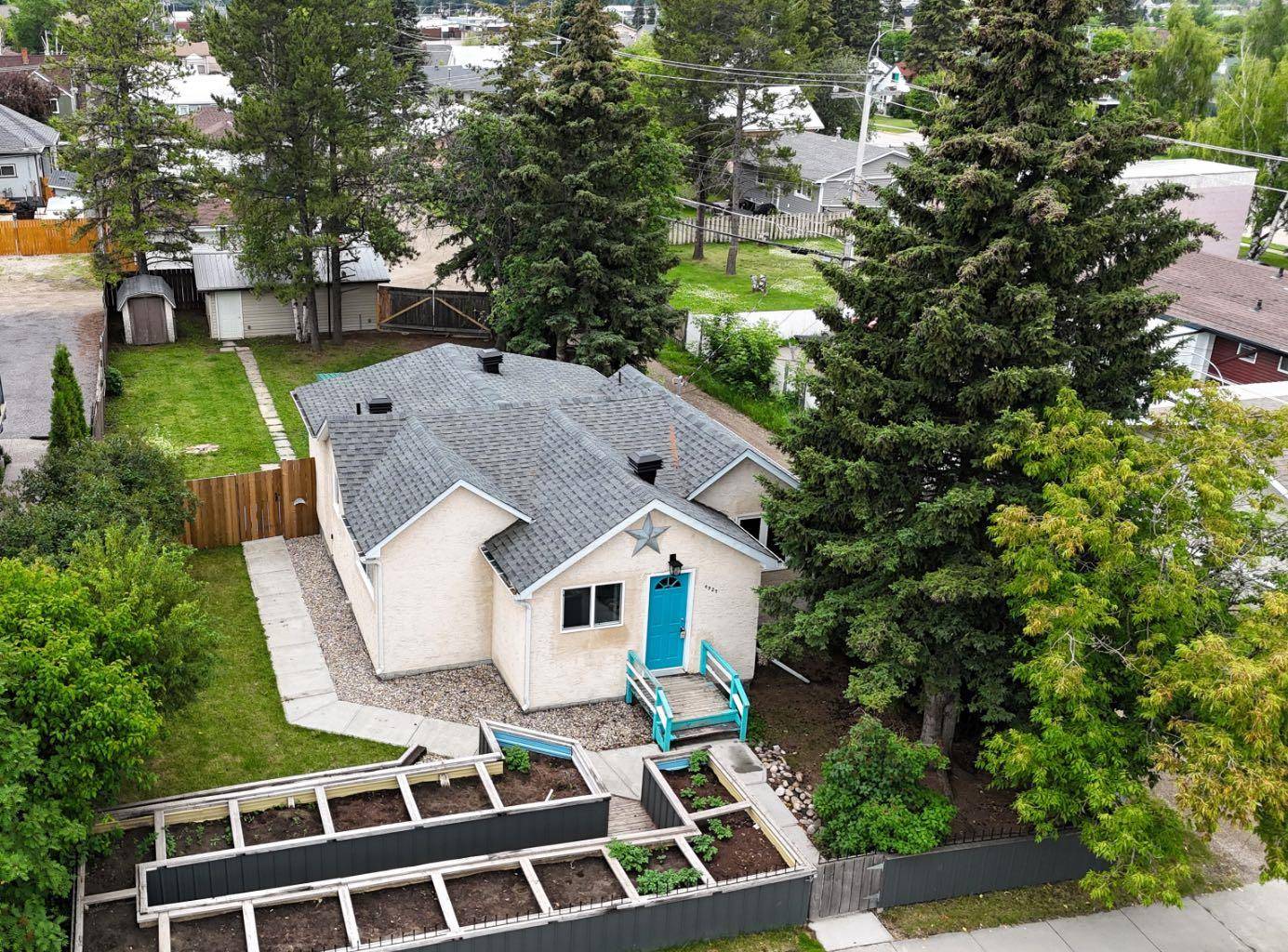 4927 10 Avenue, Edson, AB T7E 1E6