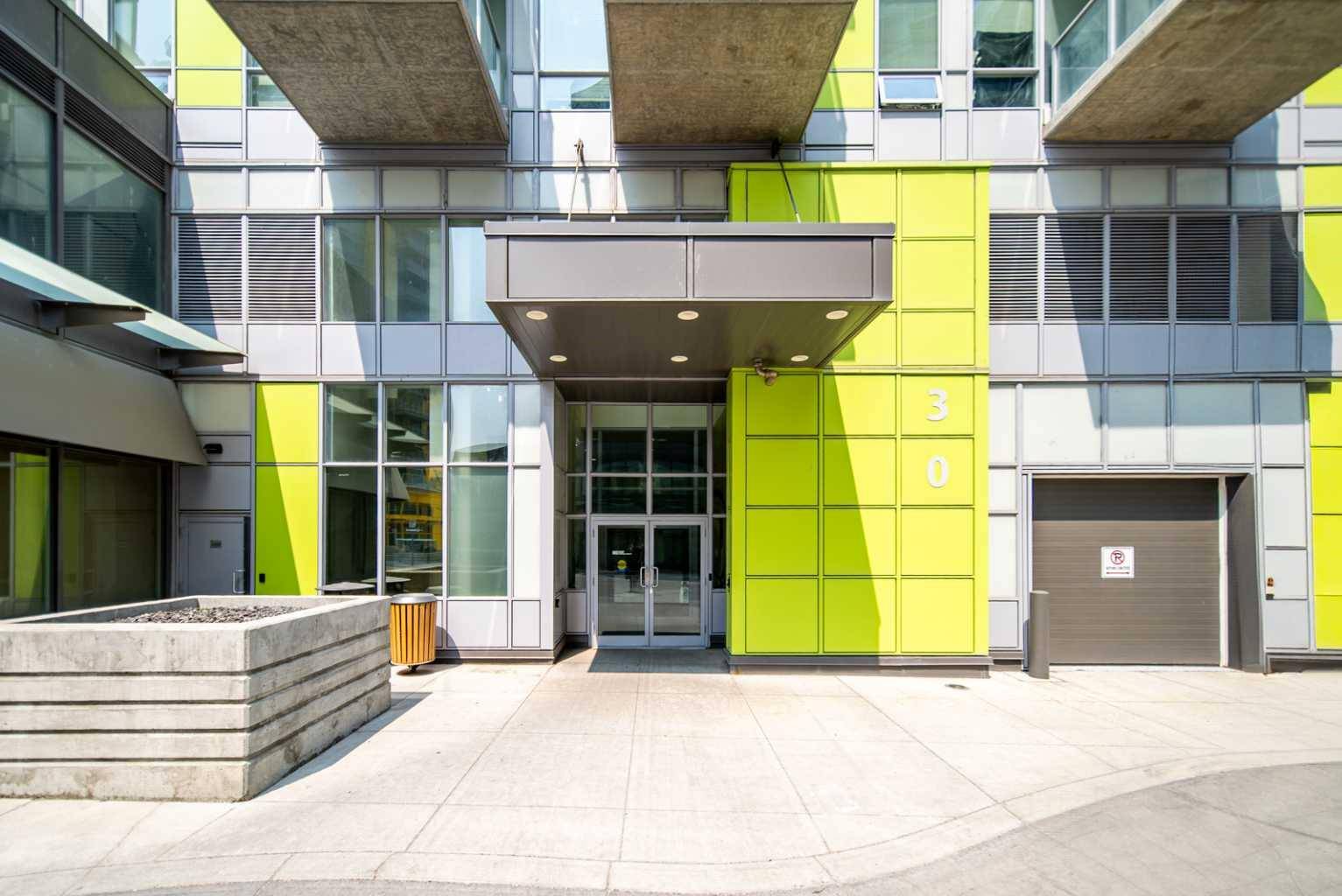 Calgary, AB T2L 2L8,30 Brentwood Common NW #410