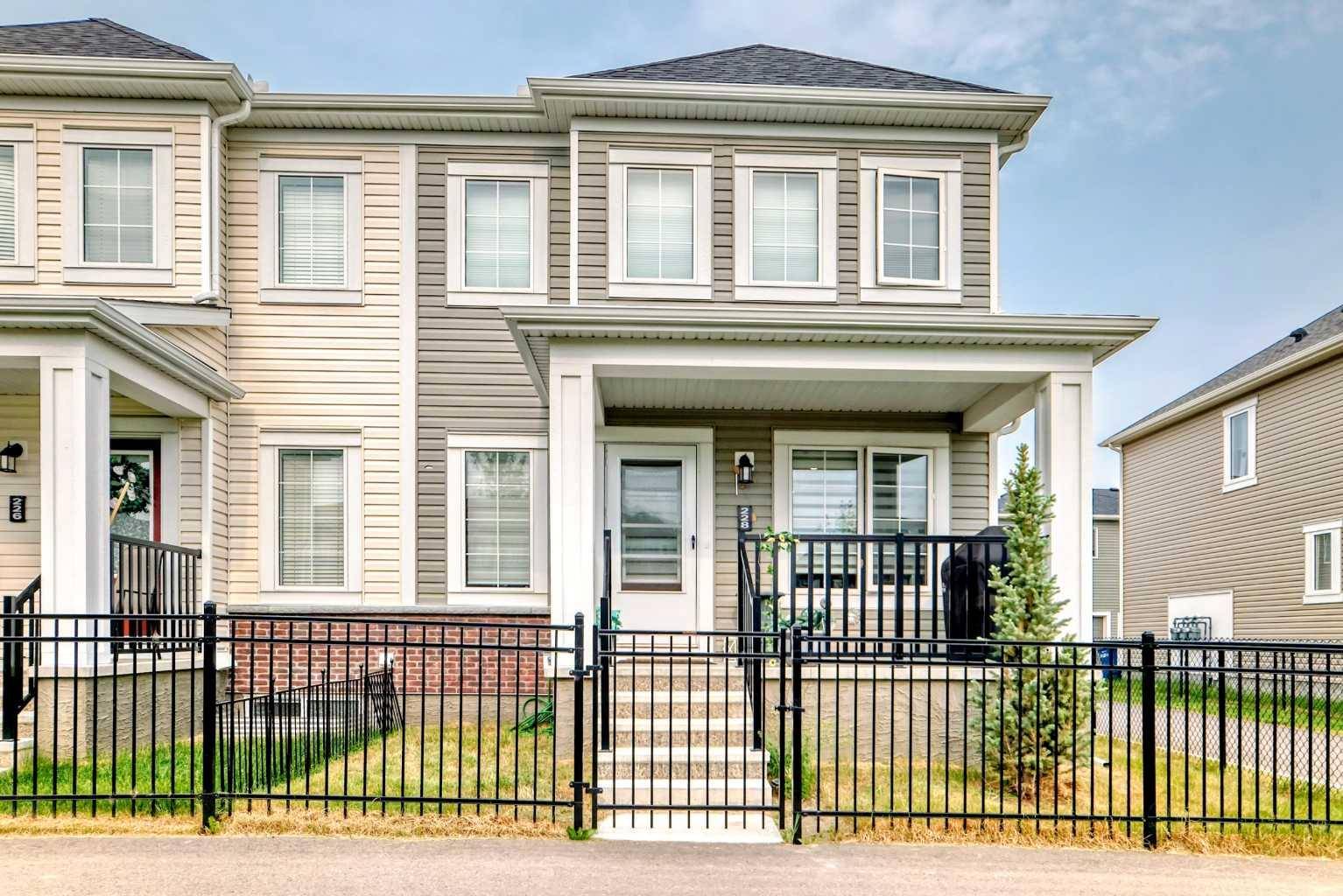 228 Windbury LN, Airdrie, AB T4B5J5