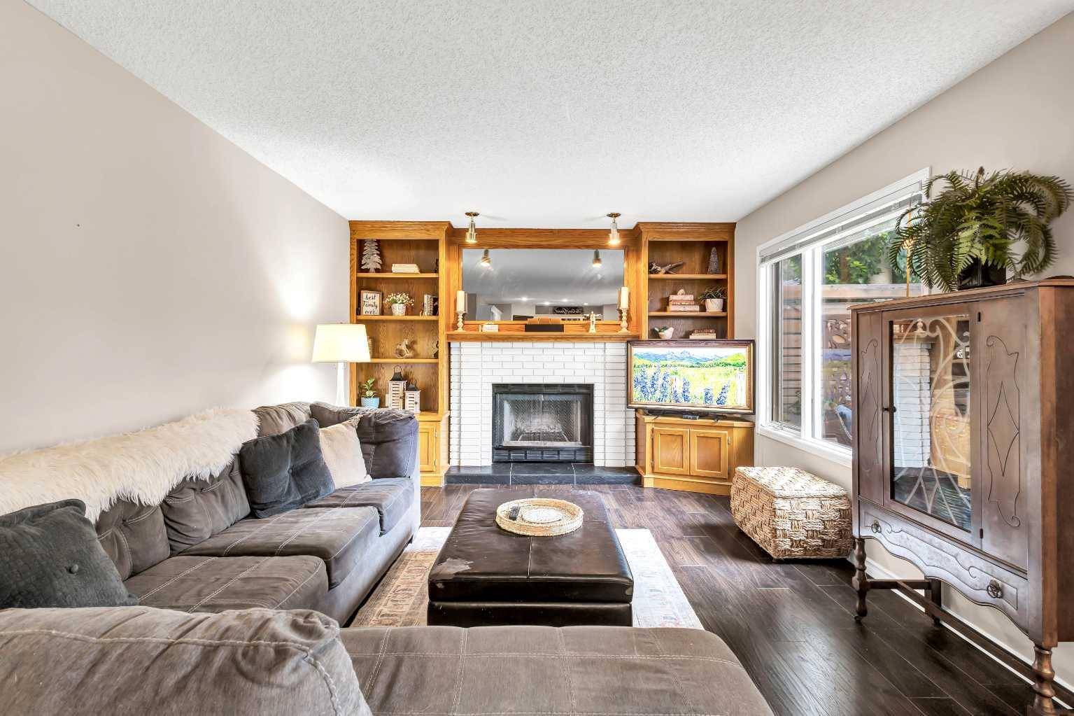 Calgary, AB T2X 3B5,101 Sundown WAY SE