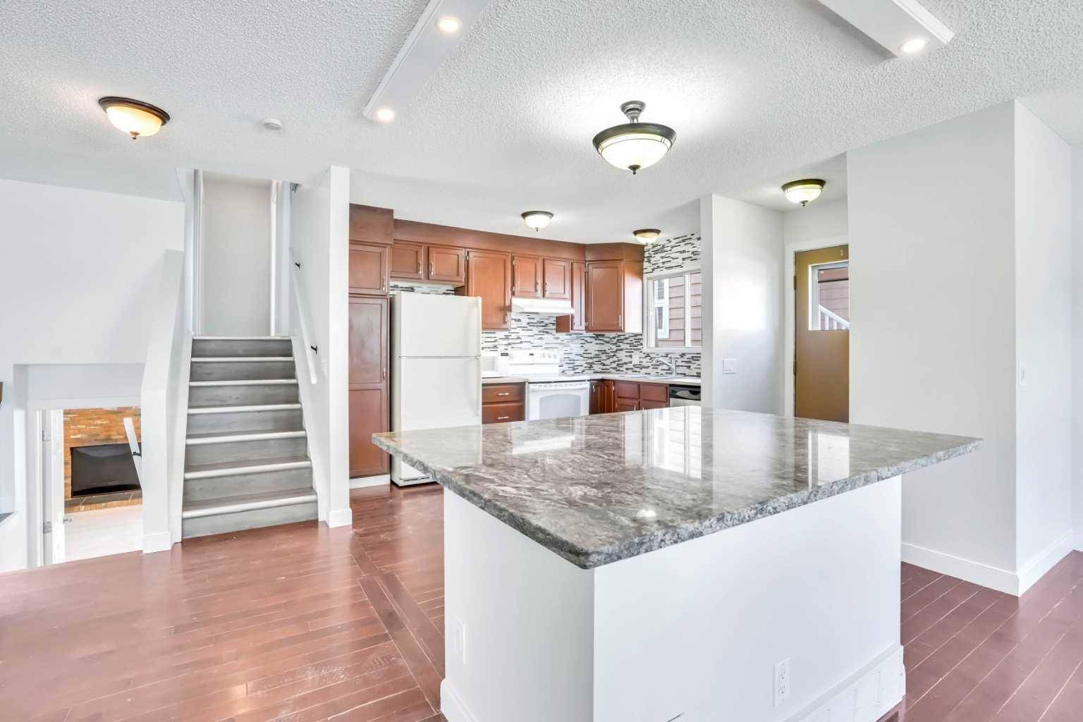 Calgary, AB T3A 2Z1,268 Edgeland RD Northwest