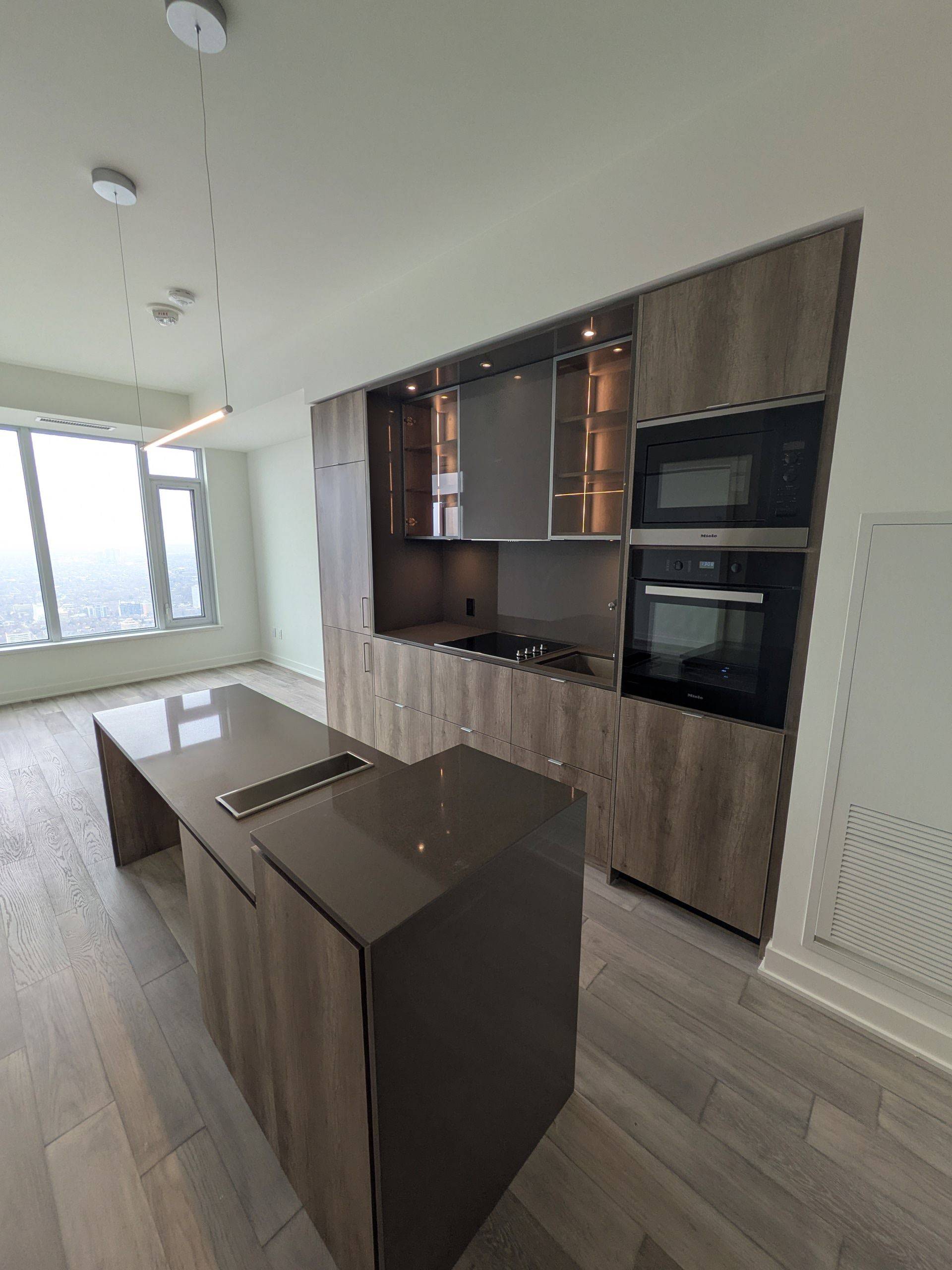 Toronto C02, ON M4W 0B7,11 Yorkville AVE #5601
