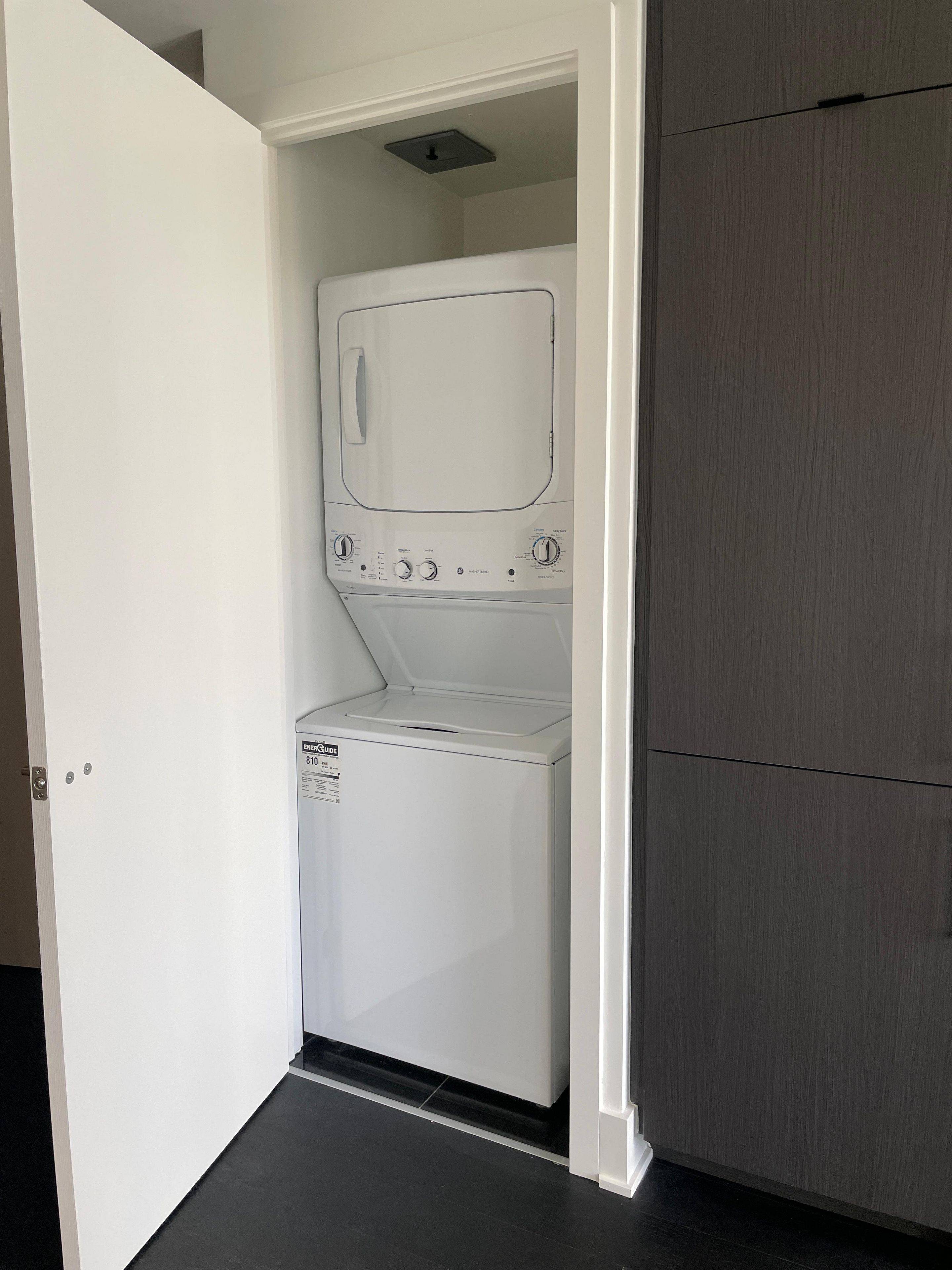 Toronto C02, ON M4W 0B7,11 Yorkville AVE #2708