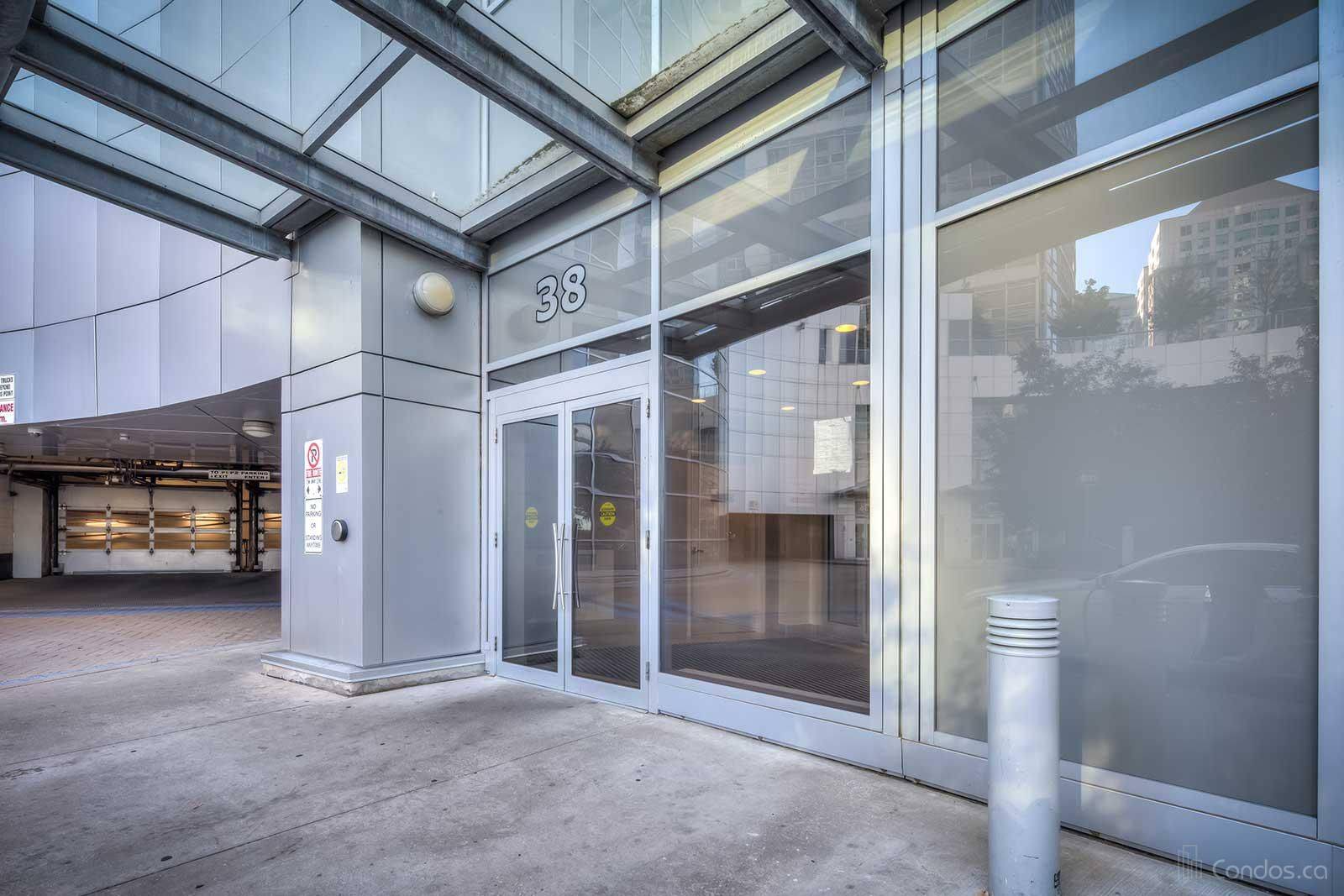Toronto E09, ON M1H 3J7,38 Lee Centre DR #3202