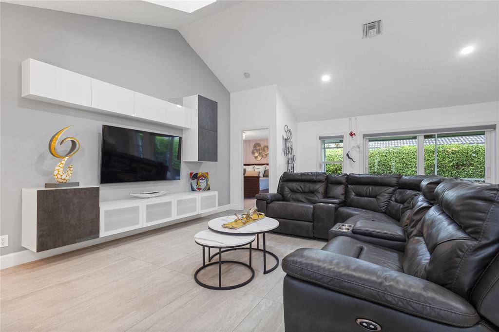 Coral Springs, FL 33067,5494 PINE CR