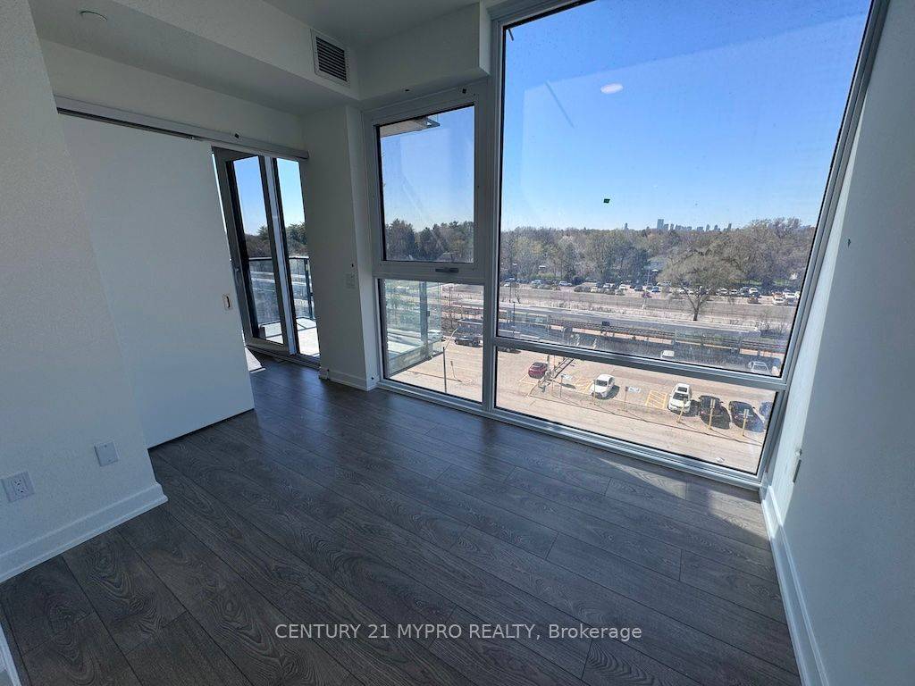 Mississauga, ON L5G 0E1,28 Ann ST #520