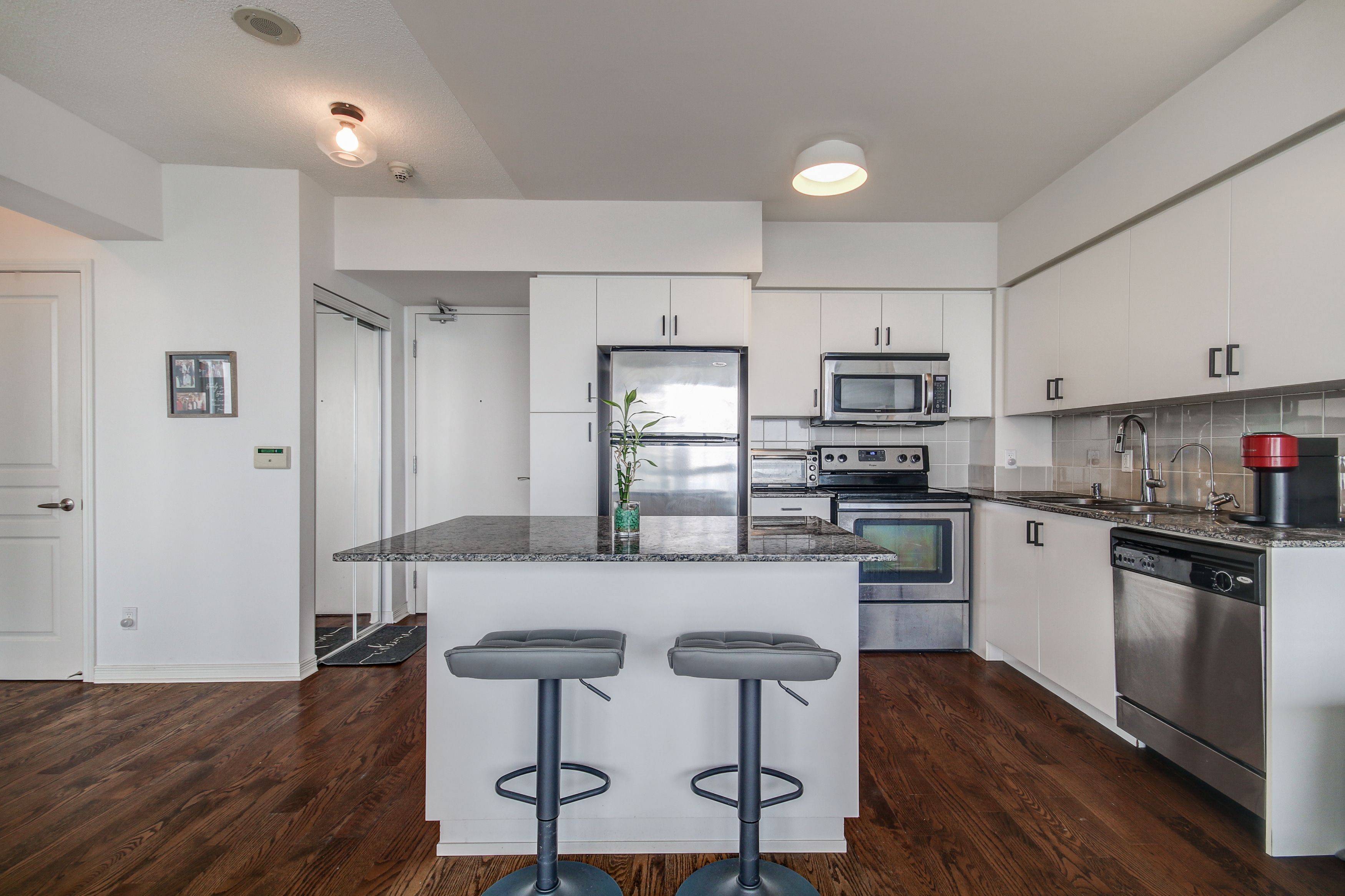 Toronto W06, ON M8V 0B2,2230 Lakeshore BLVD W #2703