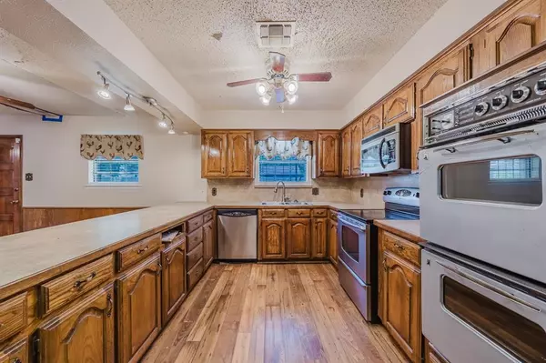 Gainesville, TX 76240,2011 Woodlawn Street