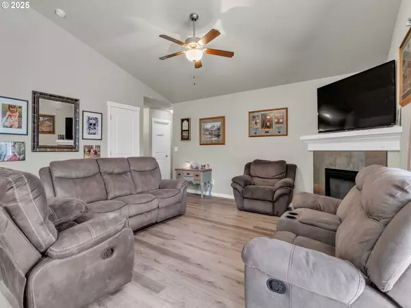Willamina, OR 97396,327 NW PACIFIC HILLS DR