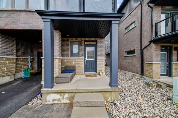 Hamilton, ON L8J 0M6,61 Soho ST #123