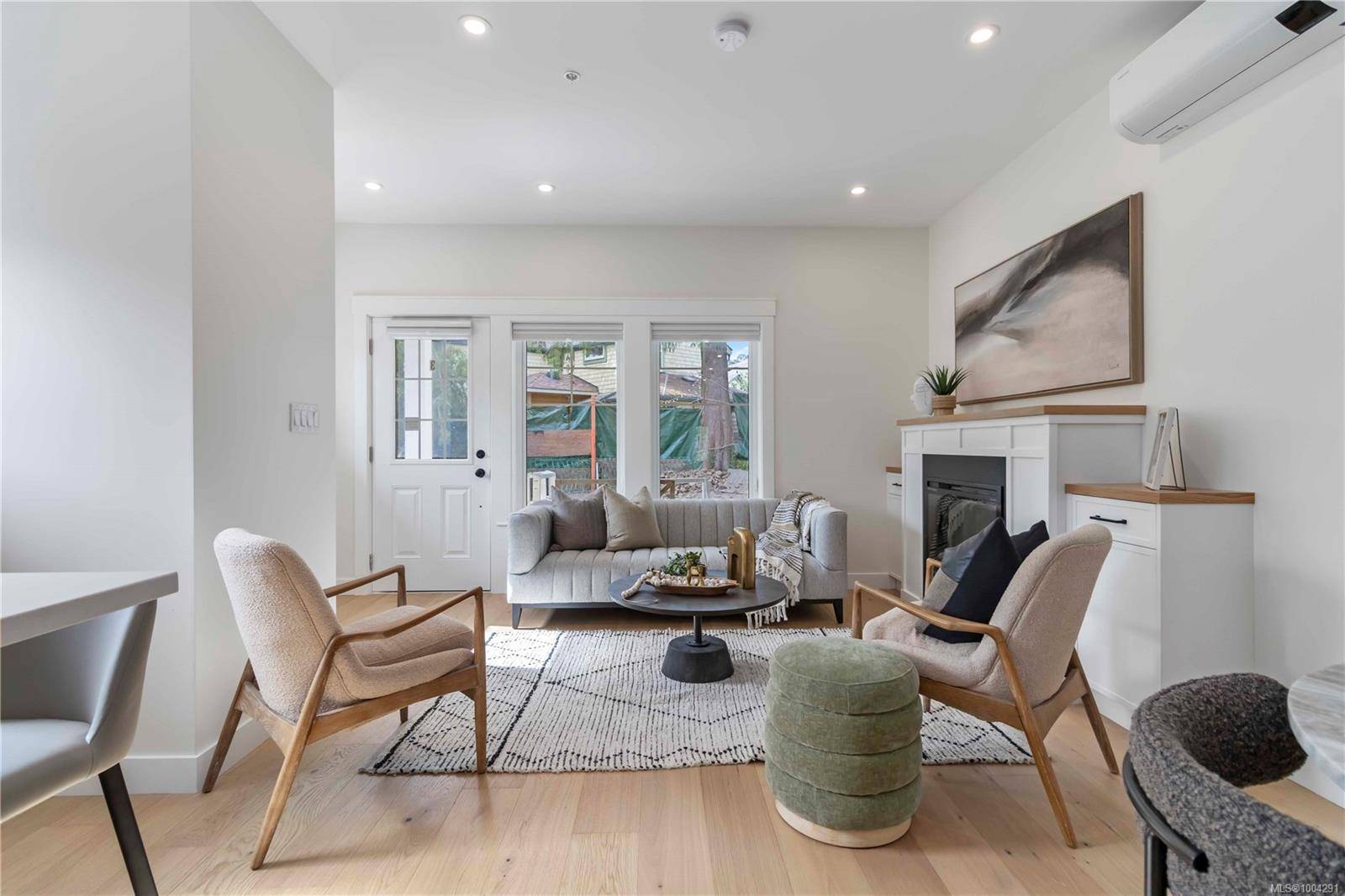 633 Belton Ave #6, Victoria, BC V9A 2Z5