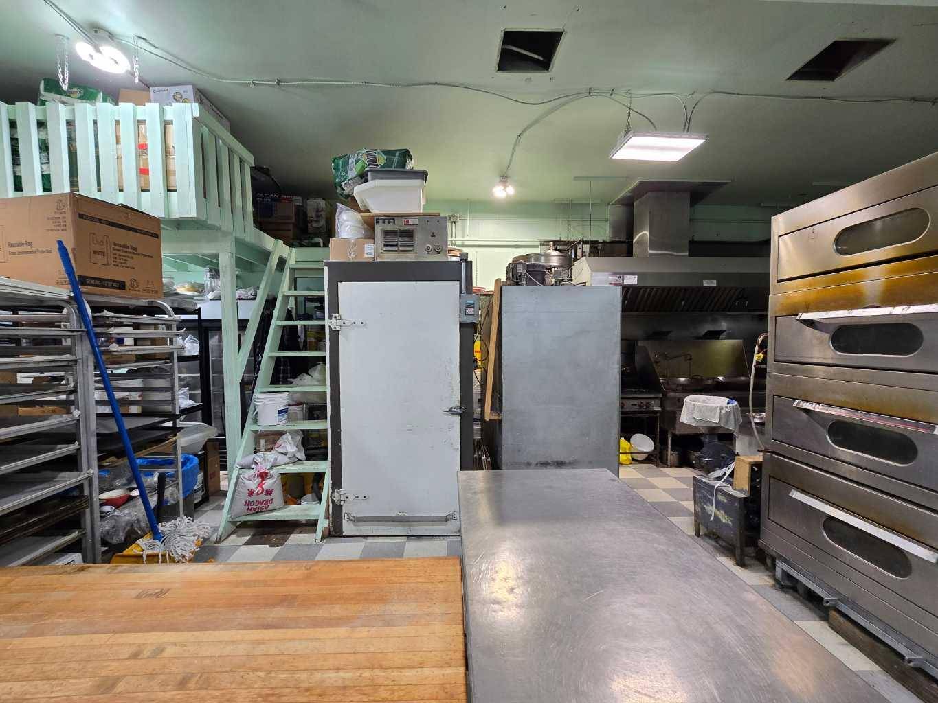 Calgary, AB T2H 0A7,any bakery AVE Southeast