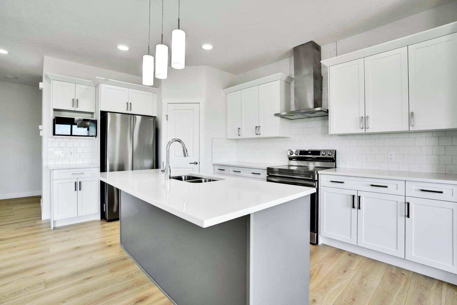 Calgary, AB T2A 7Y2,316 Belvedere DR Southeast