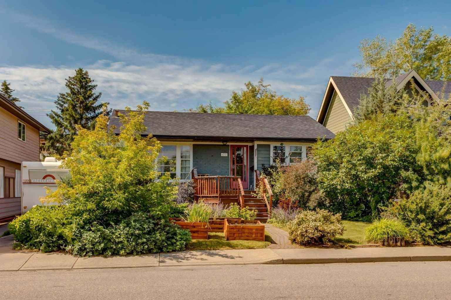 Calgary, AB T3B 2C8,6707 Bow CRES NW