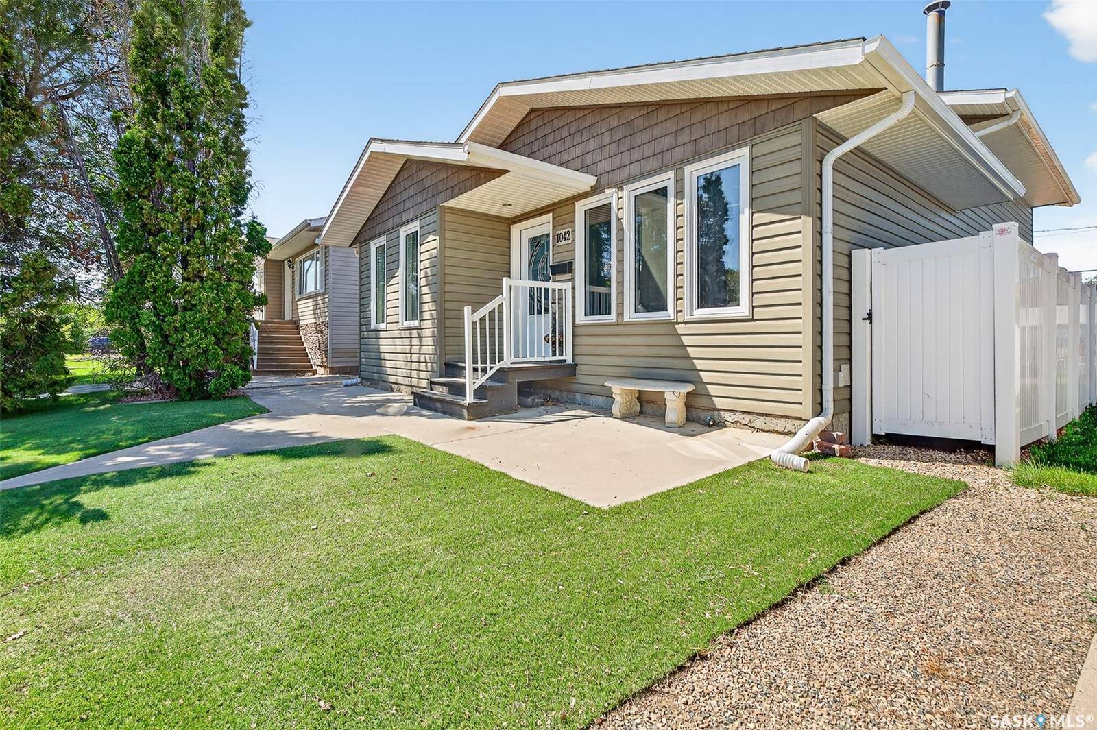1042 Montgomery STREET W, Moose Jaw, SK S6H 2X1