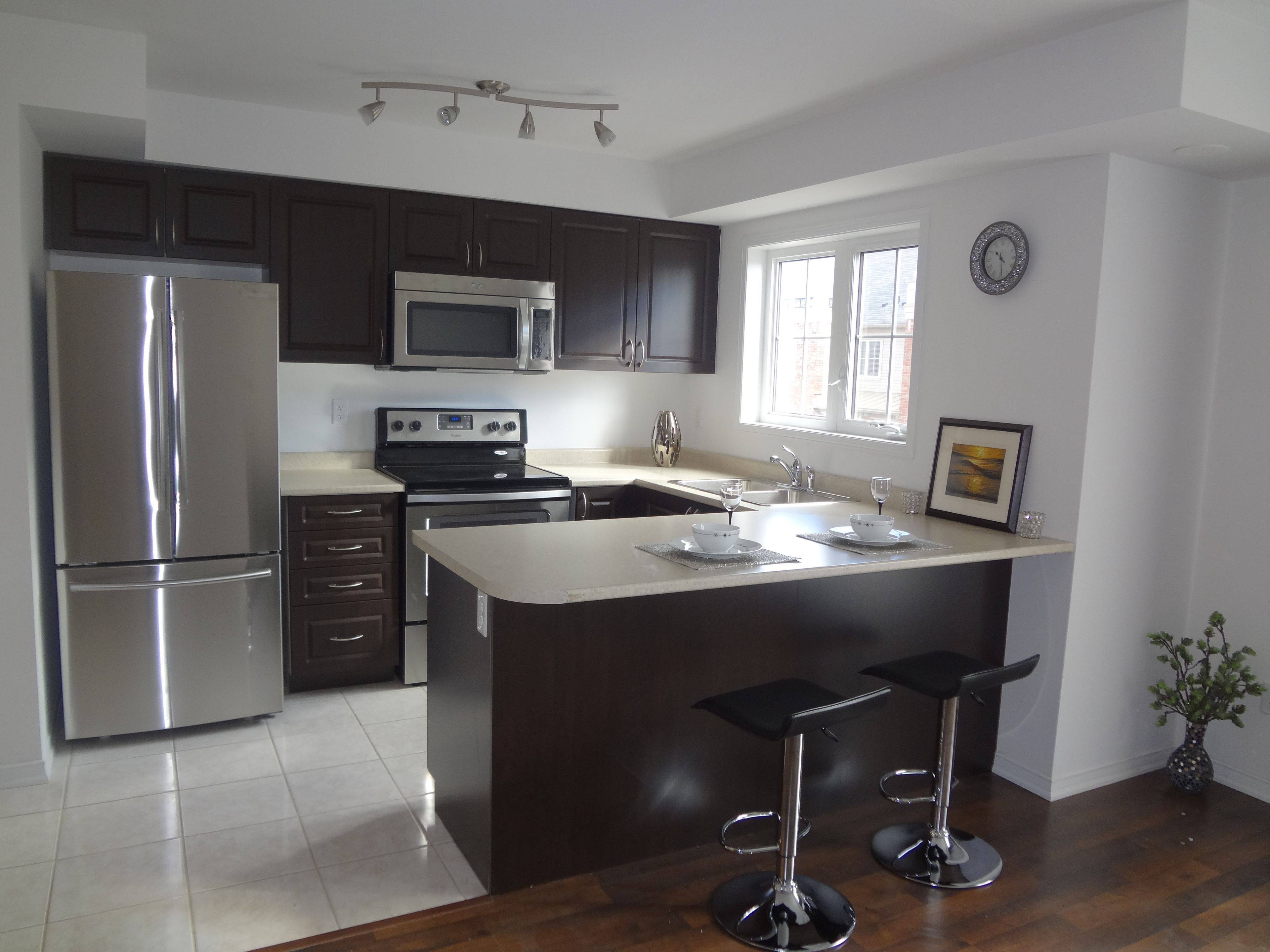 Oakville, ON L6H 0J1,47 Hays BLVD #10
