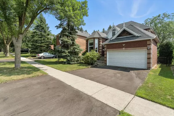 Aurora, ON L4G 6S2,62 Sisman AVE