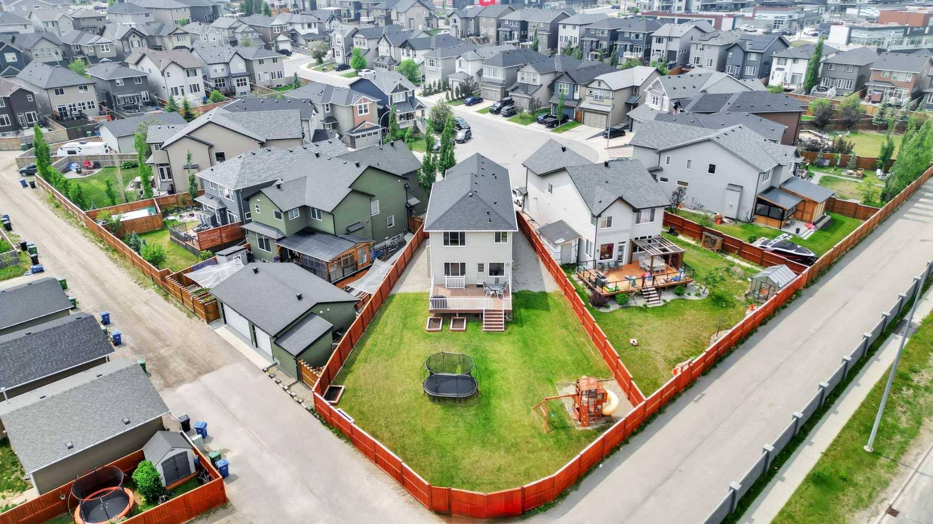 Calgary, AB T3R 0J2,63 Sage Berry PL NW