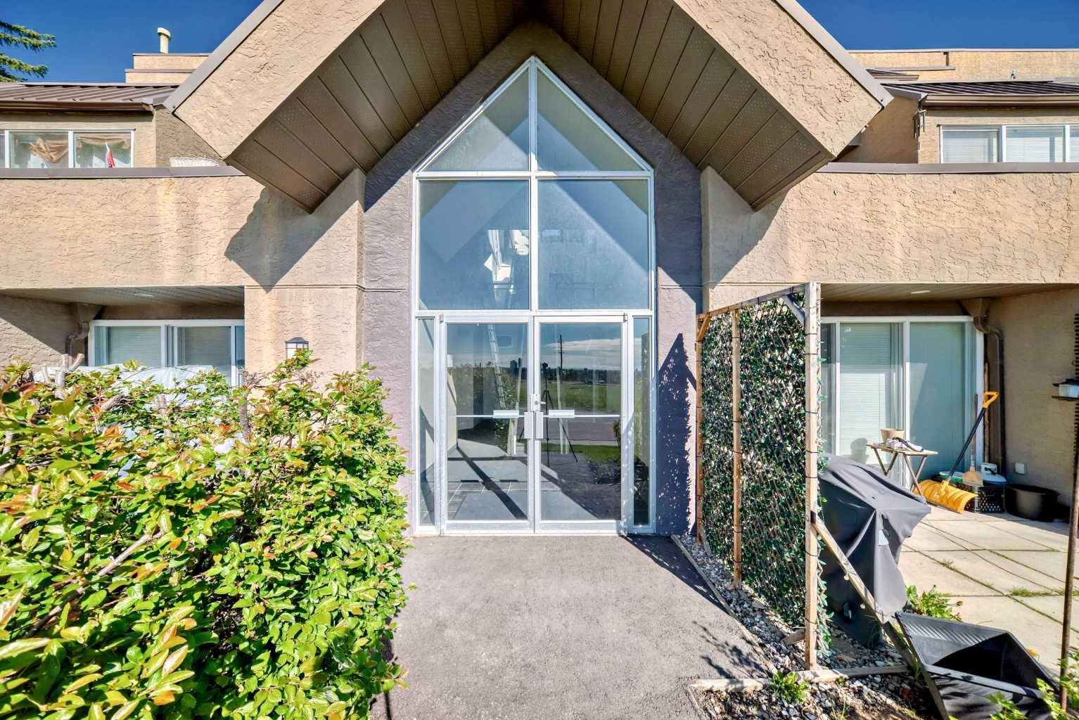 212 Village TER SW #5, Calgary, AB T3H 2L4