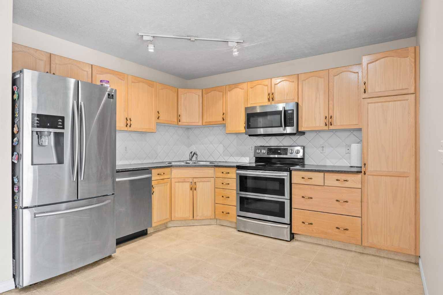 Calgary, AB T2X 3N6,93 Chaparral Ridge TER SE