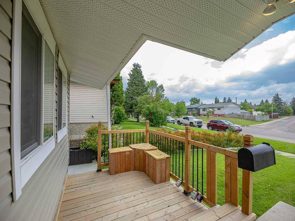 Calgary, AB T2K 5H8,477 72 AVE NE