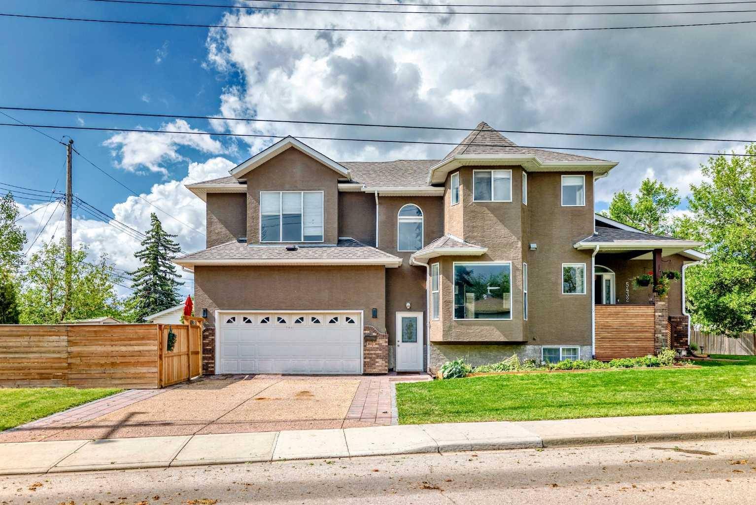 5432 Thornbriar RD NW, Calgary, AB T2K 2X6