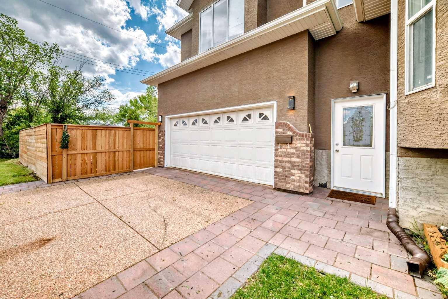 Calgary, AB T2K 2X6,5432 Thornbriar RD NW