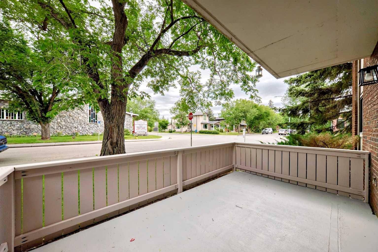 Calgary, AB T2N 0C5,2611 1 AVE NW #101