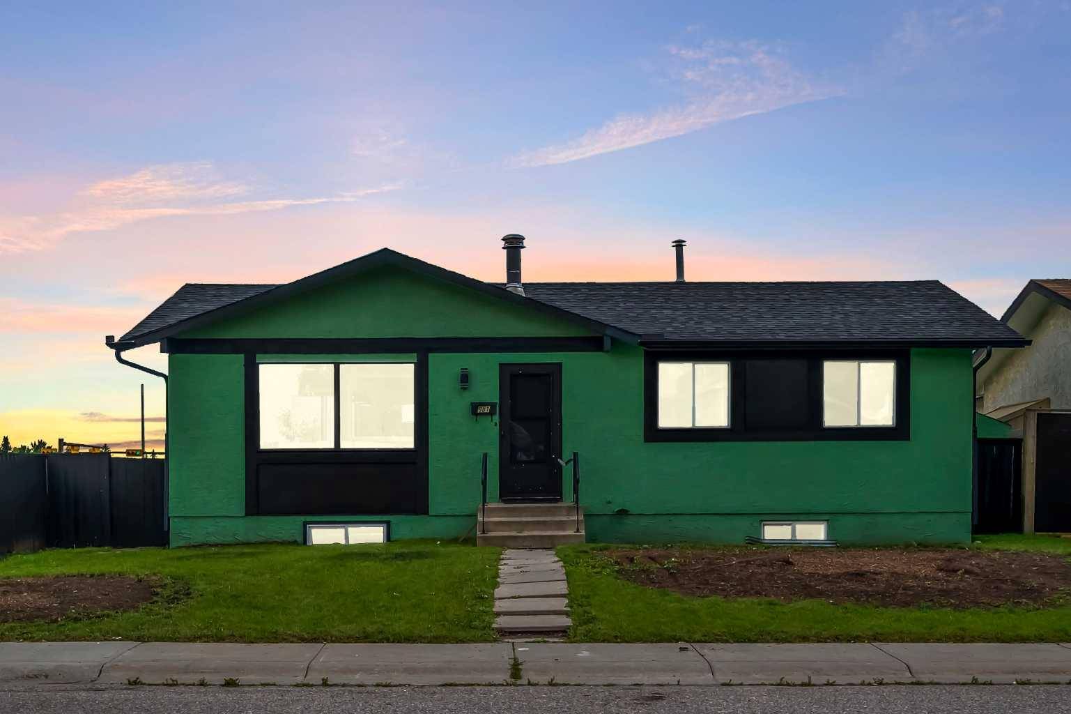 Calgary, AB T2A 5M8,951 Maitland WAY Northeast