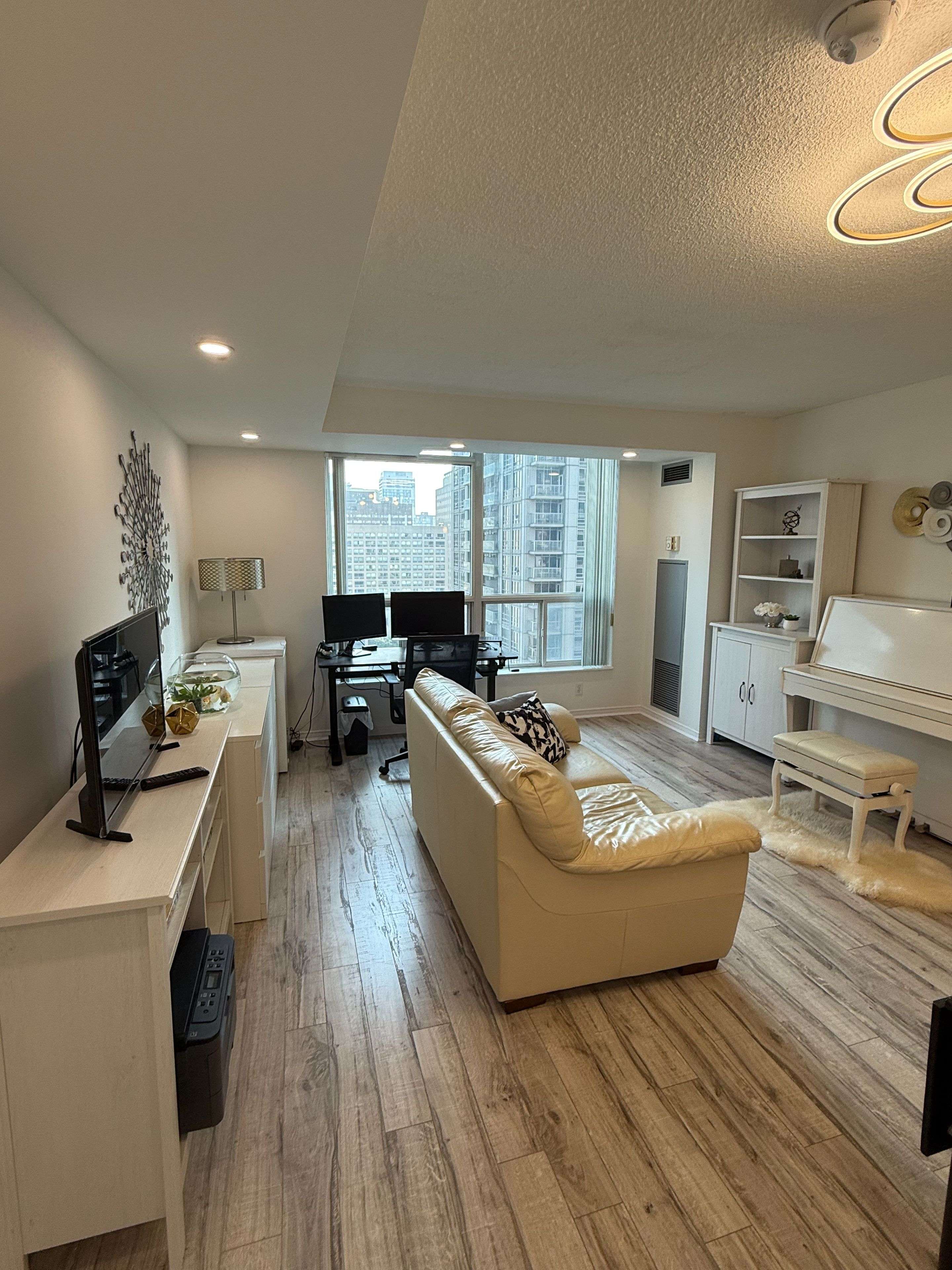Toronto C01, ON M5G 1N6,750 Bay ST #1701