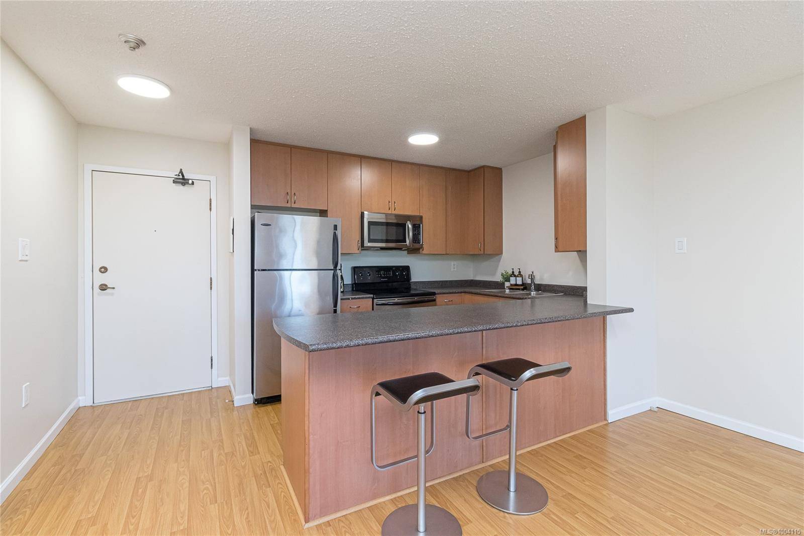 1745 Leighton Rd #511, Victoria, BC V8R 6R6