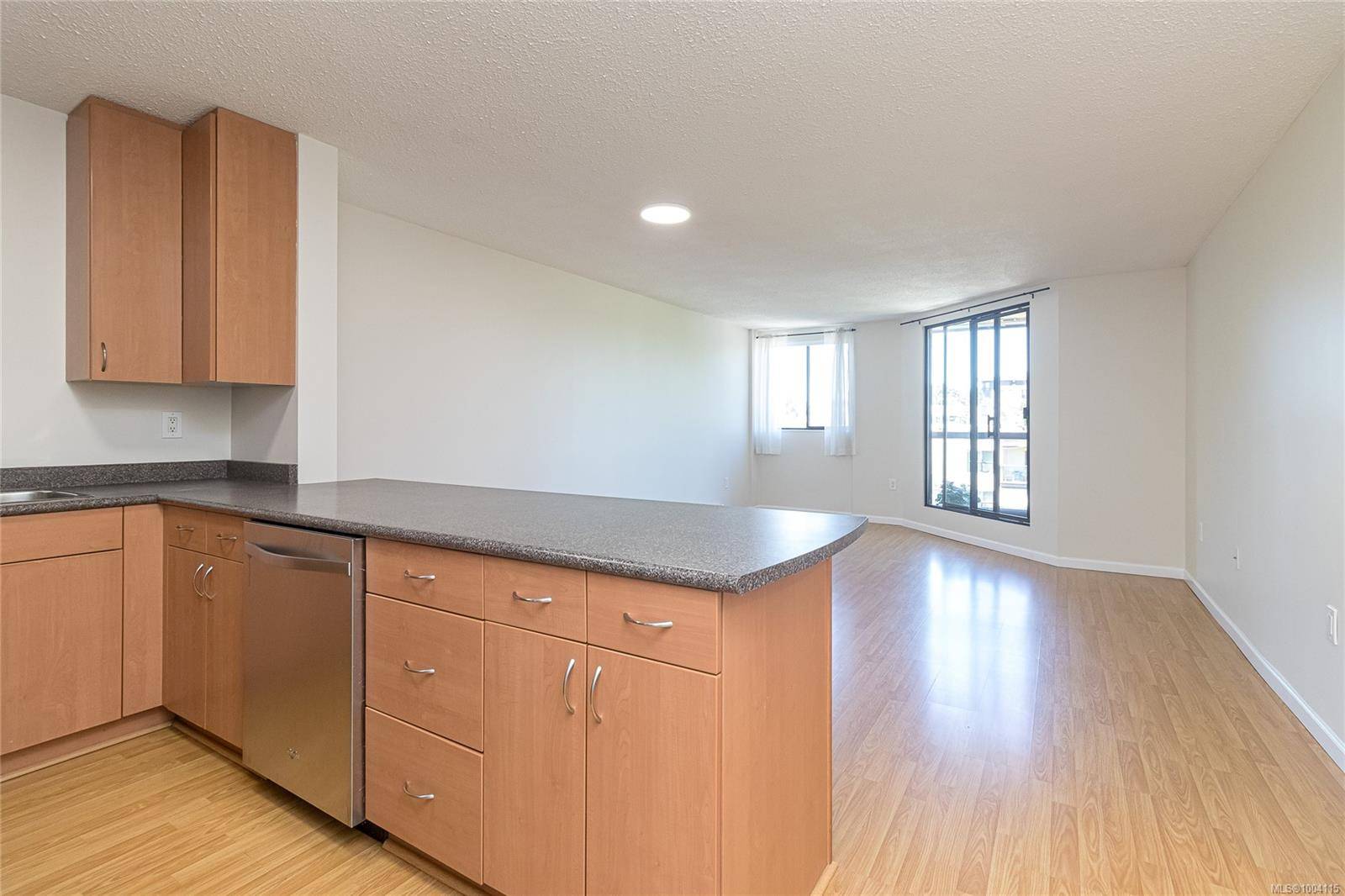 Victoria, BC V8R 6R6,1745 Leighton Rd #511