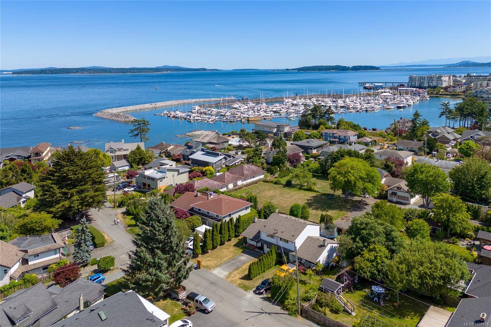 2487 Shoreacres Rd, Sidney, BC V8L 2E3